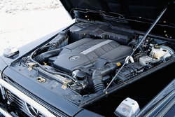 Единственный достойный данного автомобиля силовой агретат — V-образный восьмицилиндровый двигатель рабочим объемом 5,0 л