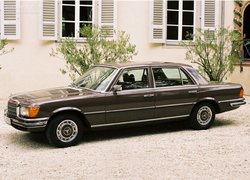 Mercedes-Benz w116_1972-1980_3.jpg