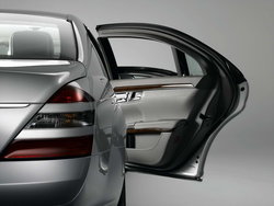 mercedes-benz-s-600-guard-door_resize.jpg (92.84 КБ) 43519 просмотров W221 S600